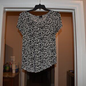 Very Nice Shiela Rose Cheetah Blouse Size Medium